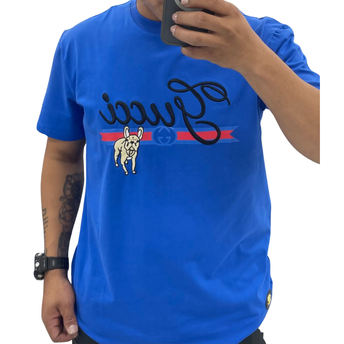 Comprar Camiseta Gucci Playeras Hombre en Onlineshoppingcenterg. Si estás buscando comprar camiseta Gucci playeras hombre, en Onlineshoppingcenterg tenemos una amplia variedad de playeras Gucci para hombre que destacan por su calidad y estilo inconfundible. Aquí encontrarás opciones originales y exclusivas para que luzcas una prenda auténtica y de lujo. ¡Sigue leyendo para conocer nuestras mejores opciones y hacer una compra segura y satisfactoria!  ¿Por Qué Elegir una Camiseta Gucci para Hombre? Las playeras Gucci para hombre no solo son sinónimo de elegancia y distinción, sino también de calidad y comodidad. Estas camisetas y camisas Gucci de vestir están fabricadas con materiales de primera calidad y tienen un diseño que permite combinarlas para cualquier ocasión, desde un look casual hasta uno más formal.  Beneficios de Comprar una Camiseta Gucci Original para Hombre Diseño Exclusivo: Las playeras Gucci ofrecen estilos únicos y reconocibles al instante. Calidad y Durabilidad: Cada camisa Gucci original garantiza materiales duraderos y cómodos. Elegancia y Versatilidad: Perfectas para cualquier ocasión, desde eventos casuales hasta reuniones importantes. Modelos Populares de Playeras Gucci para Hombre En Onlineshoppingcenterg, contamos con una selección de modelos de playeras Gucci para todos los gustos y ocasiones. Algunos de los más buscados incluyen: